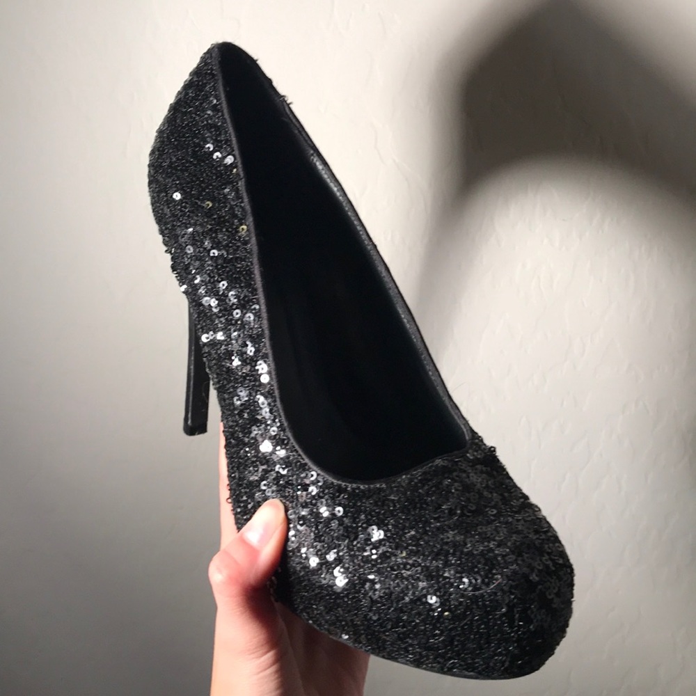 Heels - Picture 2 of 2